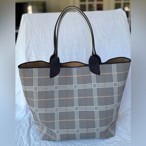 Stylish Rothy’s Reveraible Plaid Tote- Black, Camel and White